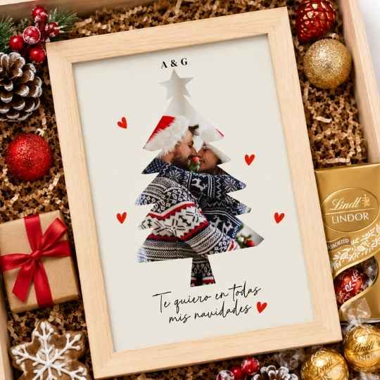 Portarretrato navideño con árbol de fotos y regalos